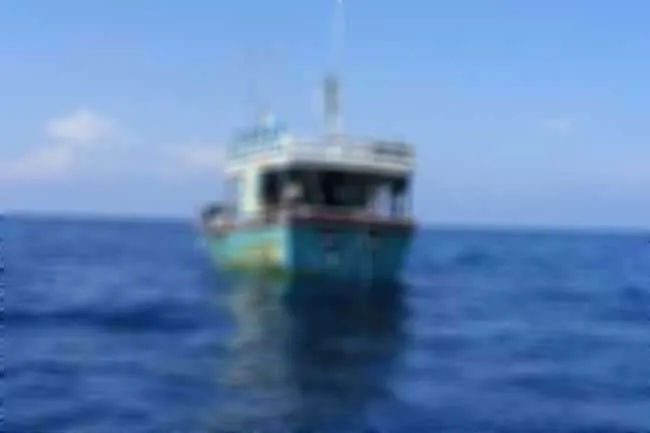 சட்டவிரோதமாக நாட்டிற்குள் நுழைய முயன்ற அறுவர் கைது