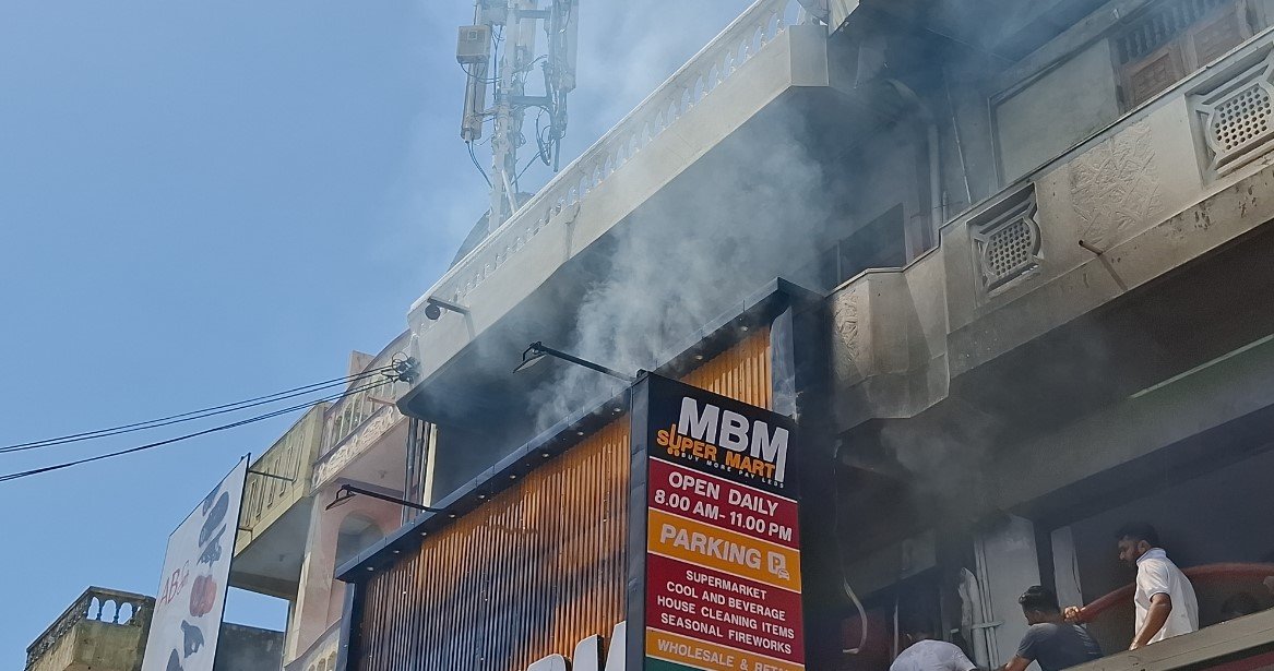 காத்தான்குடியில் வர்த்தக நிலையத்தில் தீ விபத்து