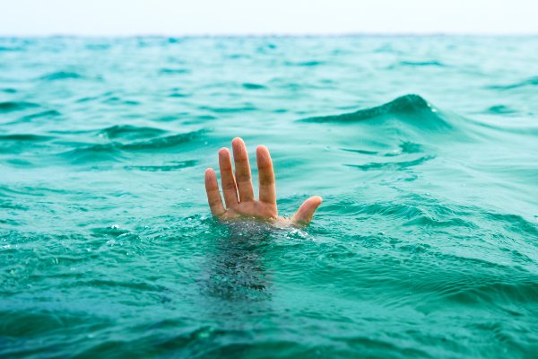 நீராடச் சென்ற மாணவன் நீரில் மூழ்கி மரணம்